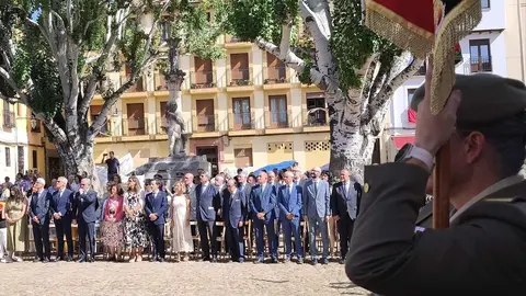 La Plaza del Grano de León se convirtió este viernes  en el escenario de un solemne acto militar con motivo del XXX aniversario de la creación de la Subdelegación de Defensa en la provincia. Fotos: AytoLeon y DipuLeon