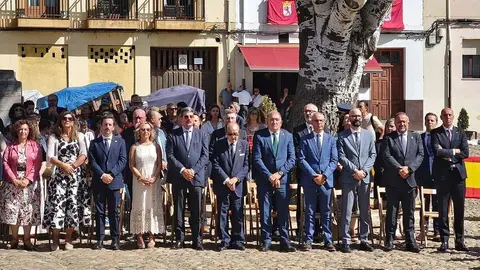 La Plaza del Grano de León se convirtió este viernes  en el escenario de un solemne acto militar con motivo del XXX aniversario de la creación de la Subdelegación de Defensa en la provincia. Fotos: AytoLeon y DipuLeon