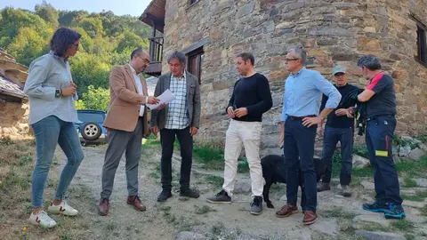 El alcalde de Ponferrada visita las localidades desalojadas por los incendios de agosto. Marco Morala y su equipo de Gobierno se reúnen con vecinos y pedáneos en Compludo, Palacios y Carracedo para evaluar necesidades y coordinar ayudas.