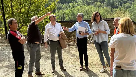 El alcalde de Ponferrada visita las localidades desalojadas por los incendios de agosto. Marco Morala y su equipo de Gobierno se reúnen con vecinos y pedáneos en Compludo, Palacios y Carracedo para evaluar necesidades y coordinar ayudas.