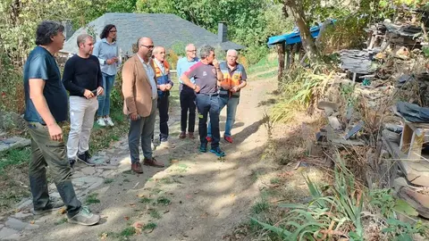 El alcalde de Ponferrada visita las localidades desalojadas por los incendios de agosto. Marco Morala y su equipo de Gobierno se reúnen con vecinos y pedáneos en Compludo, Palacios y Carracedo para evaluar necesidades y coordinar ayudas.