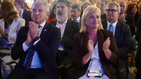 La consejera de Industria, Comercio y Empleo, Leticia García, clausura la Gala del 25 aniversario de Soltra, a la que también asisten el presidente de las Cortes de Castilla y León, Carlos Pollán, el delegado del gobierno, Nicanor Sen, y el alcalde de León, José Antonio Diez. Fotos: Campillo