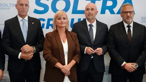La consejera de Industria, Comercio y Empleo, Leticia García, clausura la Gala del 25 aniversario de Soltra, a la que también asisten el presidente de las Cortes de Castilla y León, Carlos Pollán, el delegado del gobierno, Nicanor Sen, y el alcalde de León, José Antonio Diez. Fotos: Campillo
