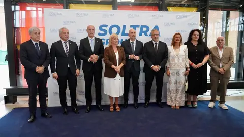 La consejera de Industria, Comercio y Empleo, Leticia García, clausura la Gala del 25 aniversario de Soltra, a la que también asisten el presidente de las Cortes de Castilla y León, Carlos Pollán, el delegado del gobierno, Nicanor Sen, y el alcalde de León, José Antonio Diez. Fotos: Campillo