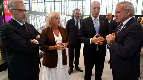 La consejera de Industria, Comercio y Empleo, Leticia García, clausura la Gala del 25 aniversario de Soltra, a la que también asisten el presidente de las Cortes de Castilla y León, Carlos Pollán, el delegado del gobierno, Nicanor Sen, y el alcalde de León, José Antonio Diez. Fotos: Campillo