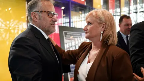 La consejera de Industria, Comercio y Empleo, Leticia García, clausura la Gala del 25 aniversario de Soltra, a la que también asisten el presidente de las Cortes de Castilla y León, Carlos Pollán, el delegado del gobierno, Nicanor Sen, y el alcalde de León, José Antonio Diez. Fotos: Campillo