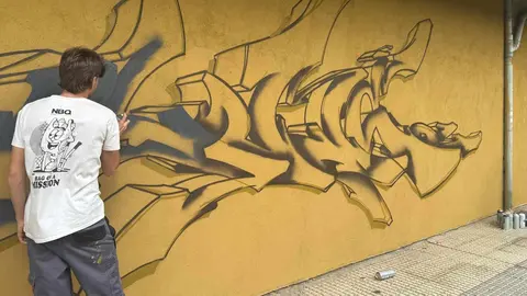 León Jam convierte las calles en un gran lienzo urbano. La segunda edición del encuentro de arte urbano se traslada al entorno ferroviario de la capital leonesa con más artistas, música y actividades. Fotos: Silvia García