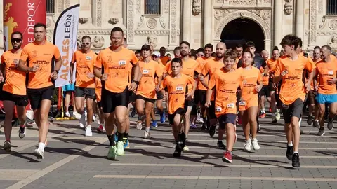 Carrera solidaria 'Corre por la Vida', organizada por la Asociación Leonesa con las Enfermedades de la Sangre, Alcles. Foto: Campillo.