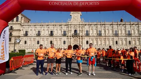 Carrera solidaria 'Corre por la Vida', organizada por la Asociación Leonesa con las Enfermedades de la Sangre, Alcles. Foto: Campillo.