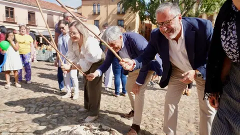 El delegado territorial de la Junta, Eduardo Diego, ejerce como pregonero de la Romería de La Melonera, a la que también acude el presidente de las Cortes de Castilla y León, Carlos Pollán. Foto: Campillo.