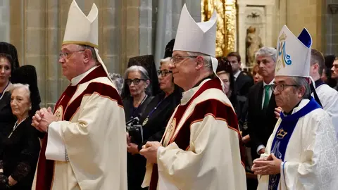 El presidente de la Conferencia Episcopal Española y arzobispo de Valladolid, Luis Argüello, preside en Astorga la ceremonia de coronación canónica de la imagen de Nuestra Señora de los Dolores. Fotos: Campillo
