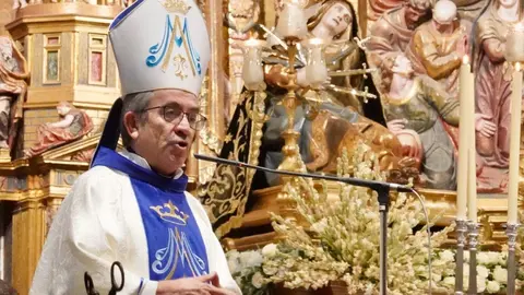 El presidente de la Conferencia Episcopal Española y arzobispo de Valladolid, Luis Argüello, preside en Astorga la ceremonia de coronación canónica de la imagen de Nuestra Señora de los Dolores. Fotos: Campillo
