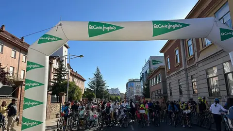 Un domingo sobre ruedas une a León en la fiesta del Día de la Bici. Foto: Ayuntamiento de León.