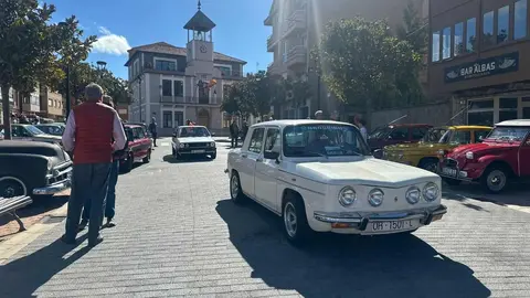 La Robla vivió este domingo una jornada histórica con la celebración de su primera Concentración de Vehículos Clásicos, que superó todas las expectativas. Más de 80 automóviles llegados de distintos puntos de la provincia y de comunidades vecinas se dieron cita en la localidad de la Montaña Central Leonesa, atrayendo a cientos de curiosos y aficionados al motor.