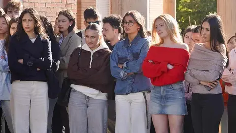La Universidad de León celebra un minuto de silencio en recuerdo de la estudiante del Gaado en Turismo fallecida este viernes en Nápoles (Italia) donde se encontraba cursando una beca Erasmus+