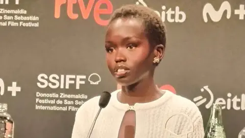Anyier Anei en la rueda de prensa del Festival Internacional de Cine de San Sebastián
