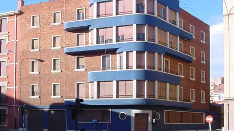 Imagen del edificio de Ramón y Cajal 38 hace más de una década, cuando todavía estaba habitada. Foto: Decomomo