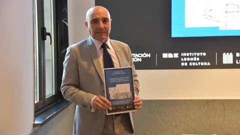 El historiador del Arte, Javier Caballero, impartió una conferencia en el ILC en la que repasó los grandes hitos de la 'reconstrucción' de las zonas devastadas por la guerra