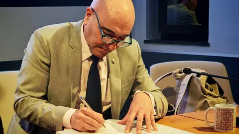 El historiador del Arte, Javier Caballero, impartió una conferencia en el ILC en la que repasó los grandes hitos de la 'reconstrucción' de las zonas devastadas por la guerra
