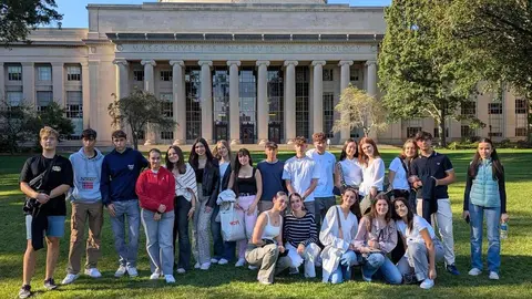 Alumnos de Primaria, Secundaria y Bachillerato del Divina Pastora participan en inmersiones lingüísticas en España, Reino Unido, Irlanda y un intercambio con Estados Unidos.