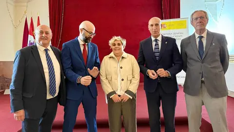 El Salón del Pendón de la Real Colegiata de San Isidoro de León acogió este miércoles el acto institucional de celebración de la festividad de Nuestra Señora de la Merced, patrona de las Instituciones Penitenciarias, organizado por el Centro Penitenciario de Mansilla de las Mulas, y en el que se resaltó el trabajo penitenciario y los avances en reinserción.