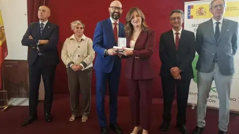 El Salón del Pendón de la Real Colegiata de San Isidoro de León acogió este miércoles el acto institucional de celebración de la festividad de Nuestra Señora de la Merced, patrona de las Instituciones Penitenciarias, organizado por el Centro Penitenciario de Mansilla de las Mulas, y en el que se resaltó el trabajo penitenciario y los avances en reinserción.