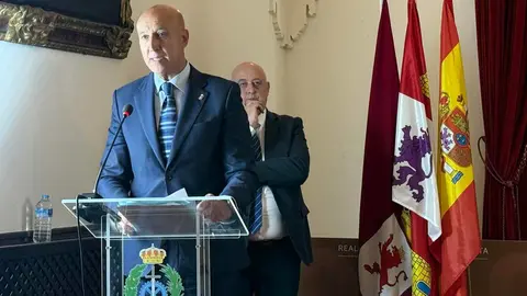 El Salón del Pendón de la Real Colegiata de San Isidoro de León acogió este miércoles el acto institucional de celebración de la festividad de Nuestra Señora de la Merced, patrona de las Instituciones Penitenciarias, organizado por el Centro Penitenciario de Mansilla de las Mulas, y en el que se resaltó el trabajo penitenciario y los avances en reinserción.