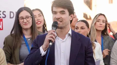 El alcalde de León, José Antonio Diez, asiste a la presentación de campaña ‘Los valientes de León’, una iniciativa que quiere dar visibilidad al talento y a la innovación de los emprendedores de la provincia. Foto: Campillo