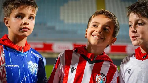 La Cultural plagada de suplentes cae 0-1 ante el Ourense y la Ponferradina se impone al Zamora (0-1) en el homenaje a quienes lucharon contra los incendios del pasado verano.