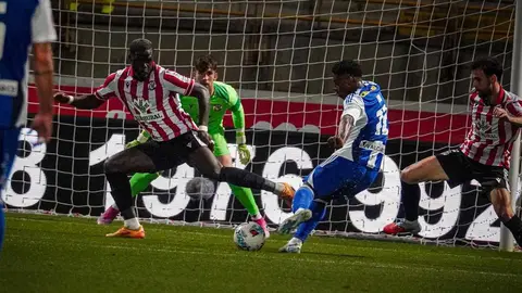 La Cultural plagada de suplentes cae 0-1 ante el Ourense y la Ponferradina se impone al Zamora (0-1) en el homenaje a quienes lucharon contra los incendios del pasado verano.