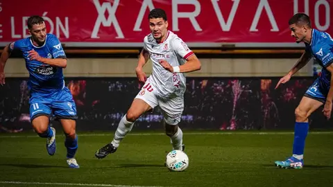 La Cultural plagada de suplentes cae 0-1 ante el Ourense y la Ponferradina se impone al Zamora (0-1) en el homenaje a quienes lucharon contra los incendios del pasado verano.