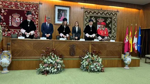 La rectora de la Universidad de León, Nuria González, preside el acto de apertura del curso académico 2025-2026 de la institución académica, al que asisten, entre otros, la consejera de Educación, Rocío Lucas, el presidente de las Cortes de Castilla y León, Carlos Pollán, o el alcalde de León, José Antonio Diez. Foto: Peio García | Universidad de León | AytoLeón