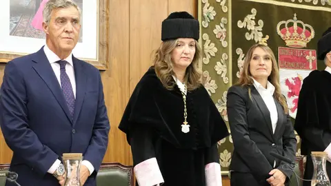 La rectora de la Universidad de León, Nuria González, preside el acto de apertura del curso académico 2025-2026 de la institución académica, al que asisten, entre otros, la consejera de Educación, Rocío Lucas, el presidente de las Cortes de Castilla y León, Carlos Pollán, o el alcalde de León, José Antonio Diez. Foto: Peio García | Universidad de León | AytoLeón