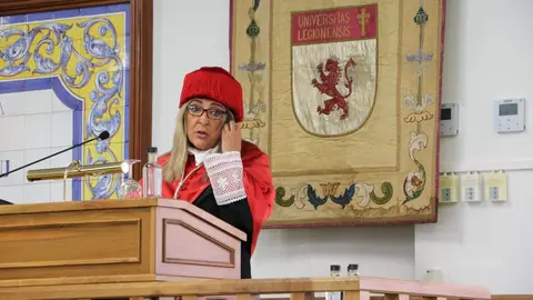 La rectora de la Universidad de León, Nuria González, preside el acto de apertura del curso académico 2025-2026 de la institución académica, al que asisten, entre otros, la consejera de Educación, Rocío Lucas, el presidente de las Cortes de Castilla y León, Carlos Pollán, o el alcalde de León, José Antonio Diez. Foto: Peio García | Universidad de León | AytoLeón