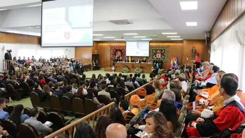 La rectora de la Universidad de León, Nuria González, preside el acto de apertura del curso académico 2025-2026 de la institución académica, al que asisten, entre otros, la consejera de Educación, Rocío Lucas, el presidente de las Cortes de Castilla y León, Carlos Pollán, o el alcalde de León, José Antonio Diez. Foto: Peio García | Universidad de León | AytoLeón
