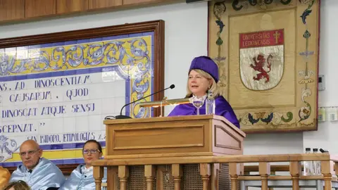 La rectora de la Universidad de León, Nuria González, preside el acto de apertura del curso académico 2025-2026 de la institución académica, al que asisten, entre otros, la consejera de Educación, Rocío Lucas, el presidente de las Cortes de Castilla y León, Carlos Pollán, o el alcalde de León, José Antonio Diez. Foto: Peio García | Universidad de León | AytoLeón
