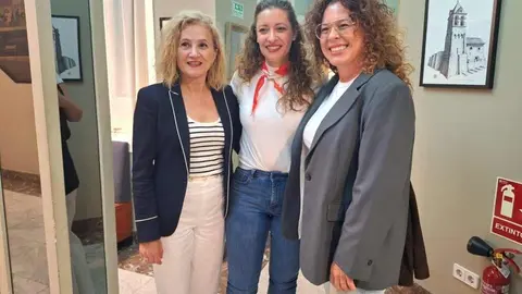 Ester Muñoz con asistentes al acto. Foto: Casa de León