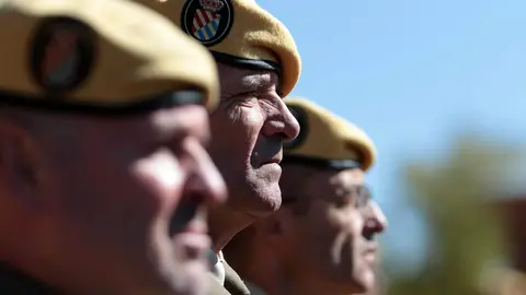 El teniente general jefe de la Unidad Militar de Emergencias, Francisco Javier Marcos Izquierdo, preside el acto de relevo en el mando del Quinto Batallón de Intervención en Emergencias de la Unidad Militar de Emergencias, del que toma posesión el teniente coronel don Pablo Samaniego Pérez. Foto: Peio García