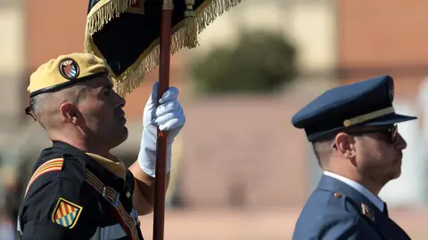 El teniente general jefe de la Unidad Militar de Emergencias, Francisco Javier Marcos Izquierdo, preside el acto de relevo en el mando del Quinto Batallón de Intervención en Emergencias de la Unidad Militar de Emergencias, del que toma posesión el teniente coronel don Pablo Samaniego Pérez. Foto: Peio García