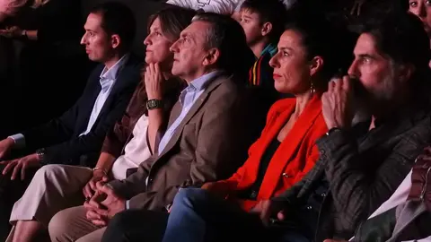Casillas es el protagonista de la segunda jornada del FID Ciudad de León Abanca, con un encuentro con escolares, rueda de prensa en el Ayuntamiento, firma con socios FID y conferencia en un Auditorio de León que colgado el cartel de completo. Fotos: M.A.G.