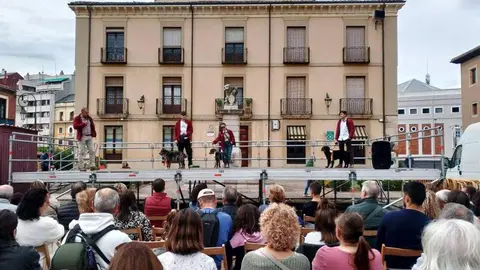 Muestra de perros de pastor leonés en San Isidoro