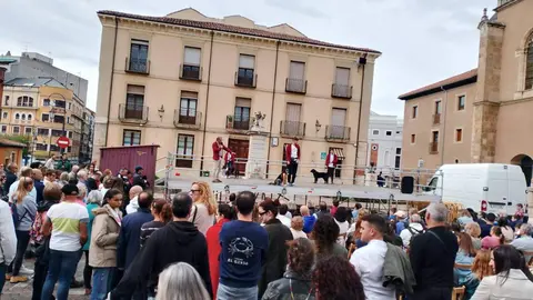 Muestra de perros de pastor leonés en San Isidoro