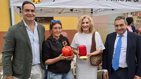La feria cumple 40 años con récord de expositores, gran afluencia y un programa que hoy domingo mantiene el pulso festivo hasta la clausura.