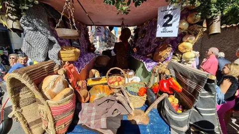 El primer domingo de San Froilán vuelve a situar a León en el centro de la tradición y la cultura popular. El Desfile de Pendones Concejiles, con más de 350 varas procedentes de 230 pueblos de la provincia, y la ceremonia del Foro u Oferta de Las Cantaderas marcan la jornada junto a los tradicionales carros engalanados.