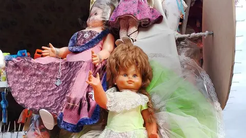 El 'carrotómbola', el carro engalanado que rompe toda la tradición y sorprende a los leoneses 

Castañuelas, Nancys, palillos con premios, 'sevillanas bailadoras'... es el carro que ha decidido romper con todo lo visto hasta el momento y llega de Puente Castro