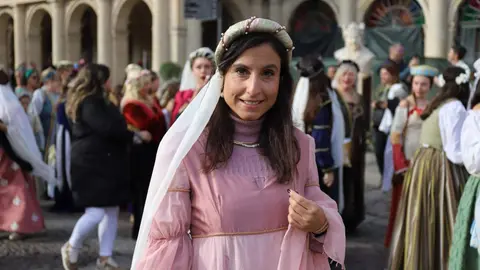 El Claustro de la Catedral ha sido un año más el escenario de la ceremonia del Foro u Oferta de Las Cantaderas, con la participación de la Corporación Municipal encabezada por el alcalde, José Antonio Diez. Este año, el concejal Jon Fernández ejerció como síndico municipal, mientras que el Cabildo Catedralicio estuvo representado por Mario González. Foto: Isaac Llamazares