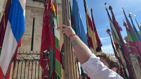 El Desfile de Pendones Concejiles de León reúne a 357 varas en representación de más de 230 pueblos. Foto: Ayto León