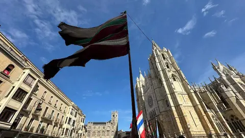 El Desfile de Pendones Concejiles de León reúne a 357 varas en representación de más de 230 pueblos. Foto: Ayto León