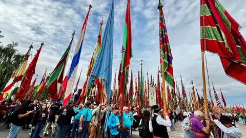 El Desfile de Pendones Concejiles de León reúne a 357 varas en representación de más de 230 pueblos. Foto: Campillo
