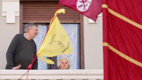 El Desfile de Pendones Concejiles de León reúne a 357 varas en representación de más de 230 pueblos. Foto: Campillo